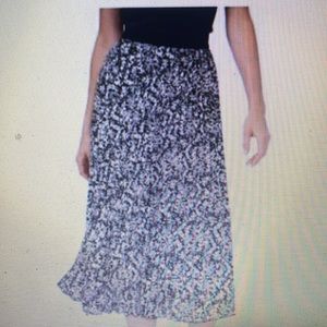 Vince Camuto Pleated Black Print MIDI Skirt New with Tags